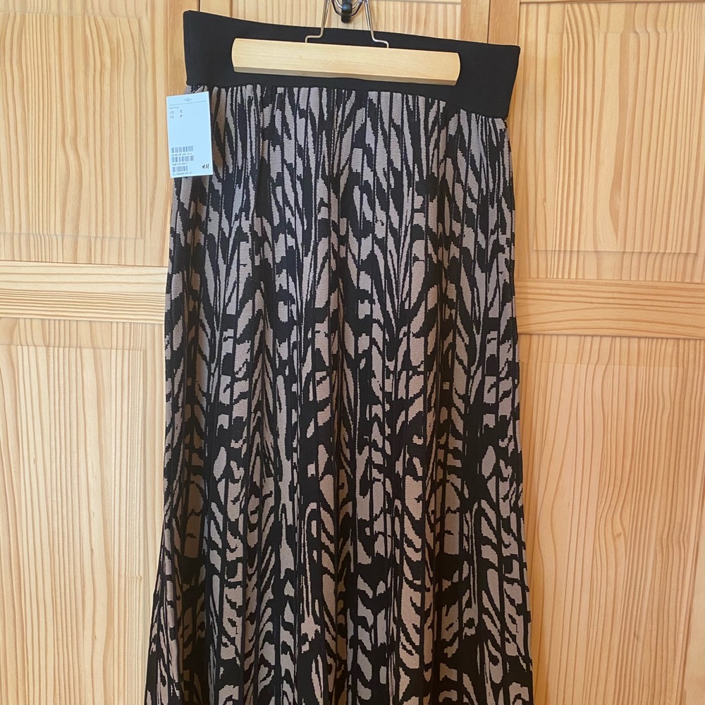 H&M Jacquard-knit Skirt, BNWT, Size S